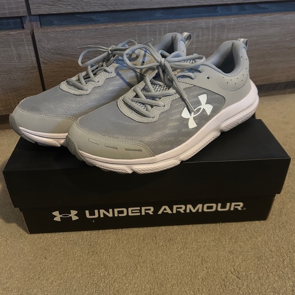 Under Armour Charged Assert 10 Gray Running Shoes - Picture 1 of 3